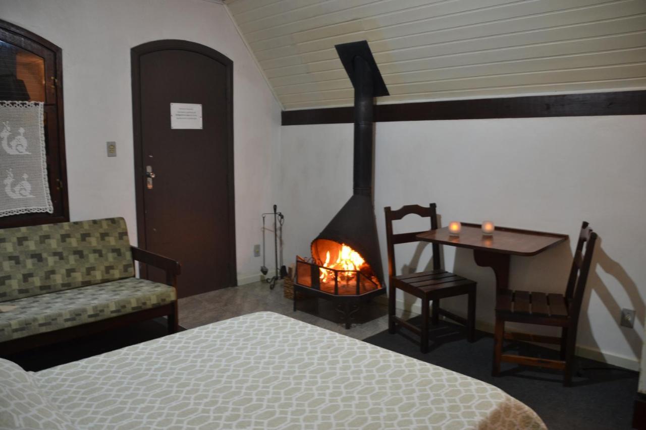 Hotel Pousada Dos Pinheiros カネラ エクステリア 写真