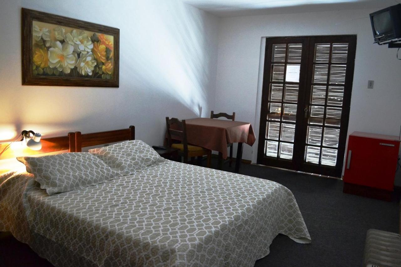 Hotel Pousada Dos Pinheiros カネラ エクステリア 写真