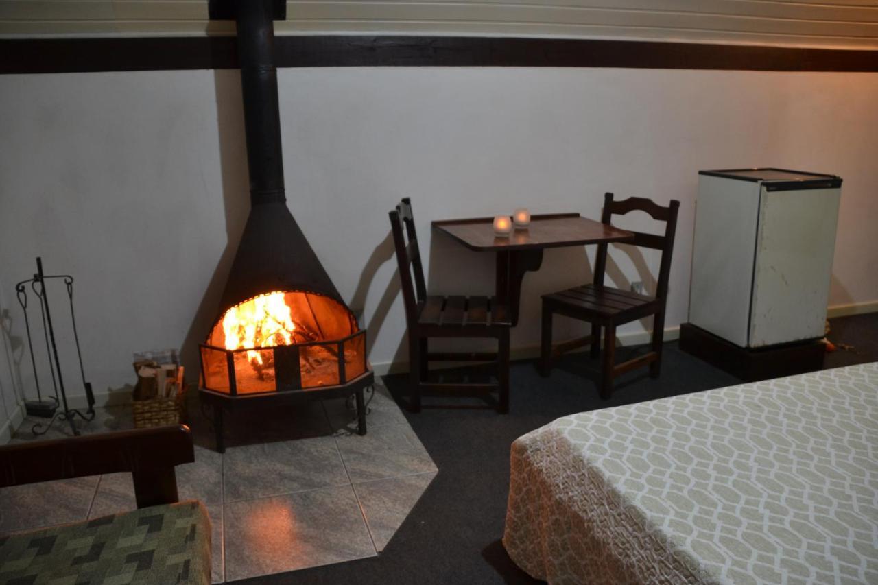 Hotel Pousada Dos Pinheiros カネラ エクステリア 写真