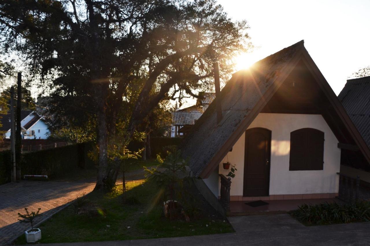 Hotel Pousada Dos Pinheiros カネラ エクステリア 写真