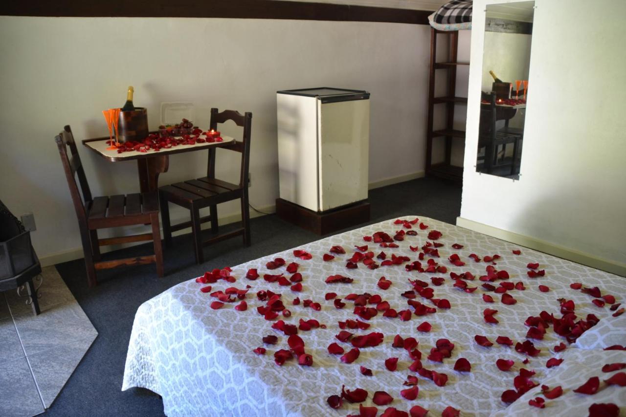 Hotel Pousada Dos Pinheiros カネラ エクステリア 写真